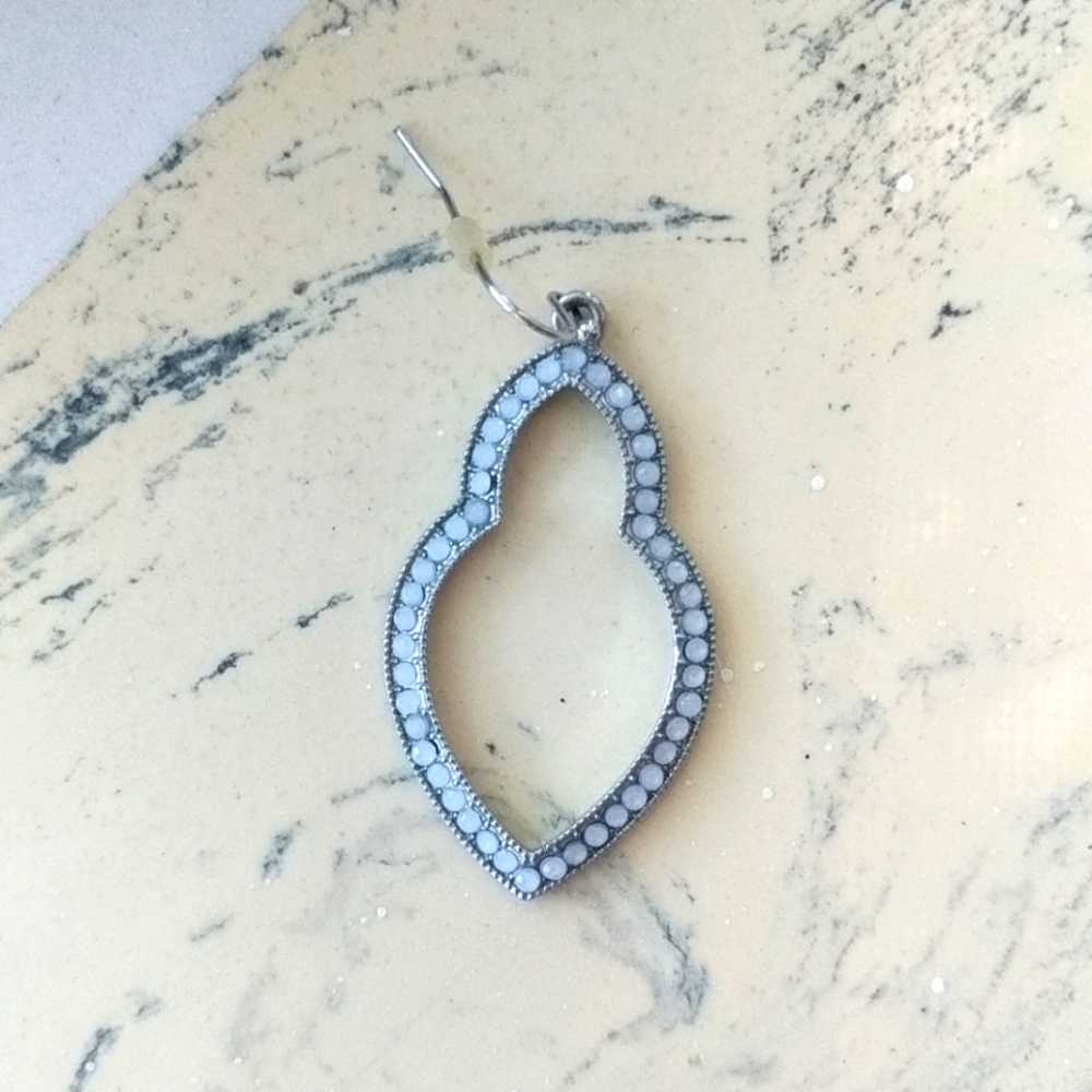 Marlin Schiff drop open earring white